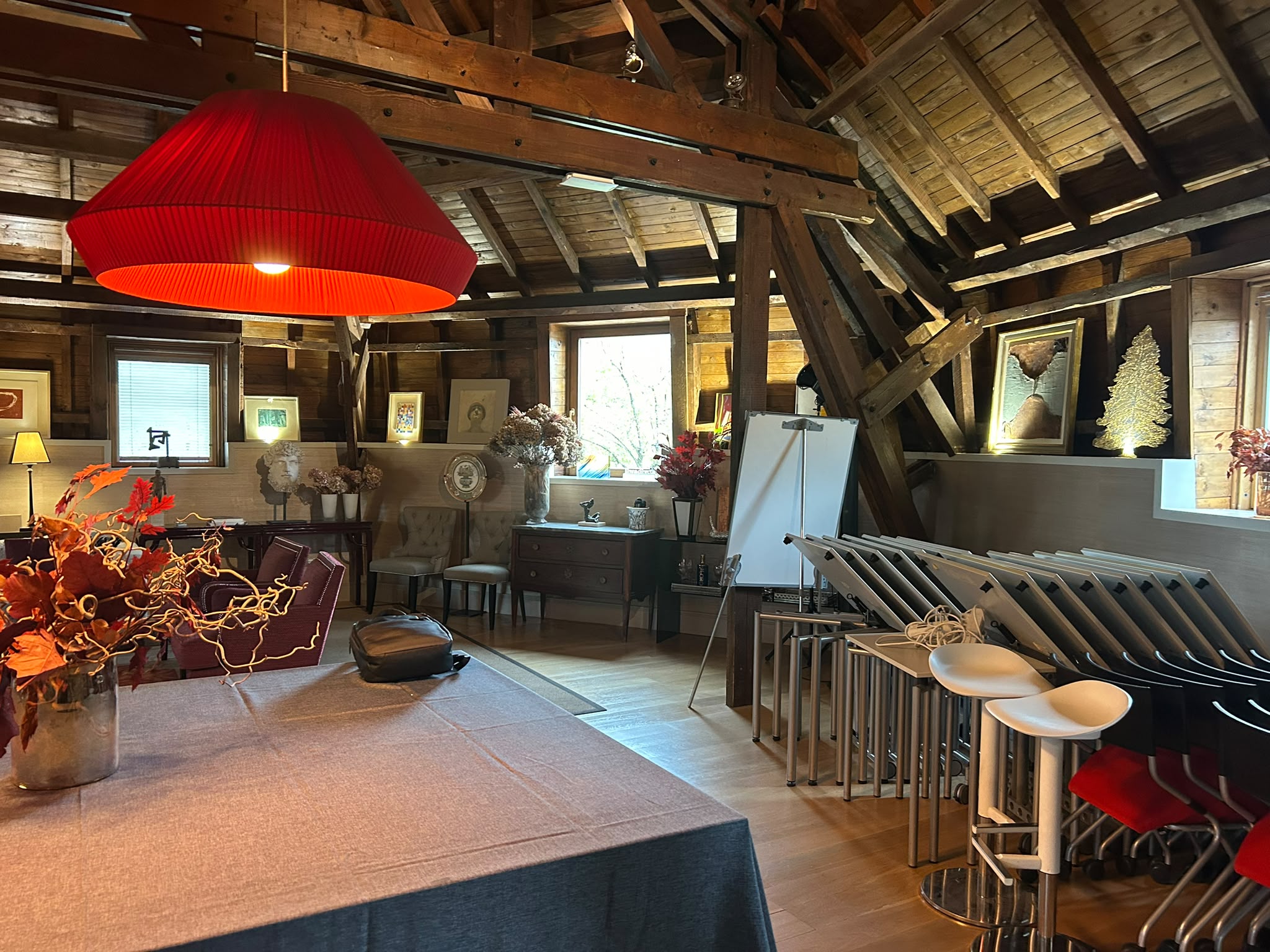 Sala preparada para un encuentro en la sede